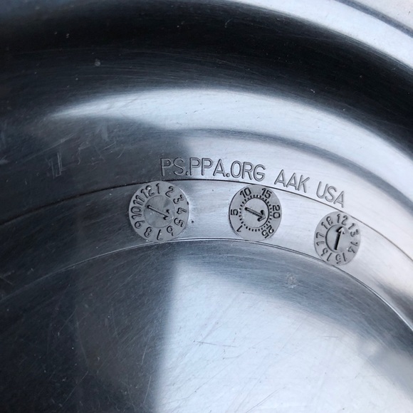 NEW HOOTERS Frisbee Atlantic City NJ Flying Disc Vinyl Black 8 3/4” - Picture 3 of 8